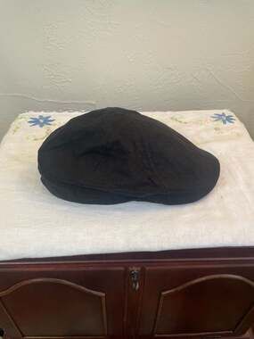 The Hatter Company Black Flat Cap Ivy Newsboy Hat Style 5478 Plaid Lining